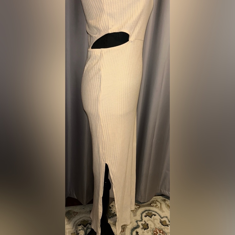 Nytt beige tan cold shoulder bodycon dress. Size medium - Picture 2 of 4